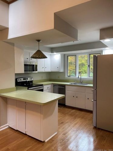 147 Church St, Upper Stepney CT  06468-1818 exterior