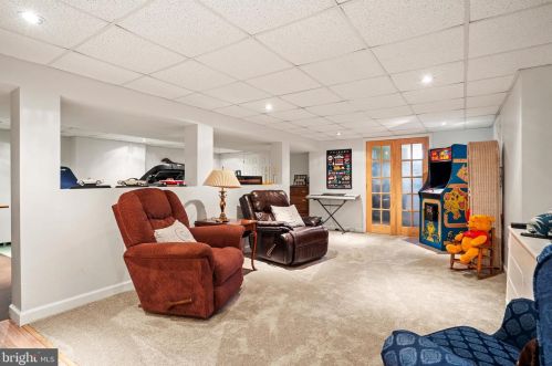 39 Ray Dwier Dr, Trenton NJ  08690-1808 exterior