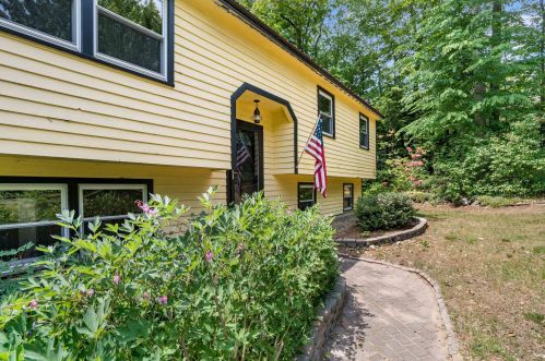 923 Rush Rd, Henniker, NH 03242-3194