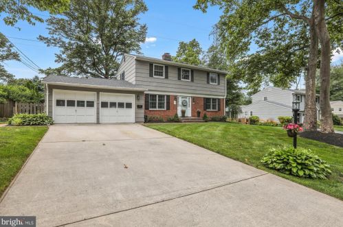 52 Pineknoll Dr, Trenton, NJ 08648-3144