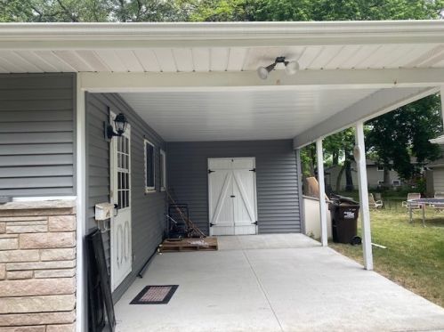 381 Hickory Dr, Bull Valley, IL 60014-3412