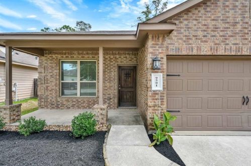 9501 Woodmark, Conroe TX  77304-1788 exterior