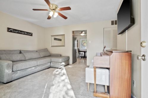 2820 Sugar Tree Ln, Hazelwood, MO 63043-1723