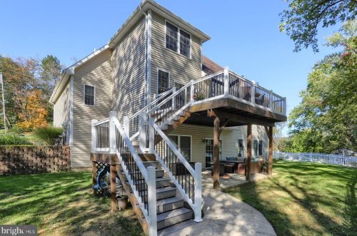 101 Shatto Dr, Carlisle PA  17013-2120 exterior