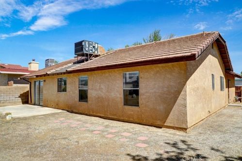 1168 Avenue, Lancaster CA  exterior