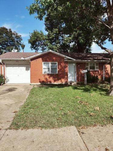 805 Rosewood Hills Dr, Garland TX  75040-5804 exterior