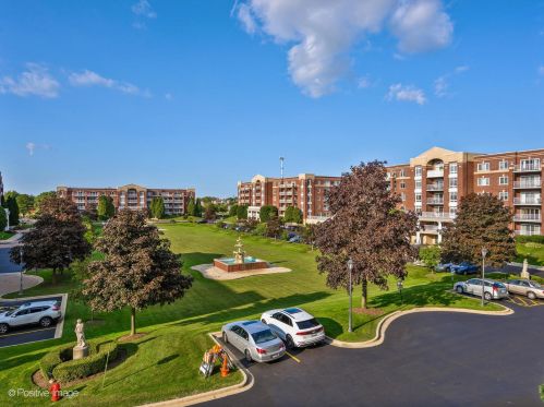 7061 Touhy Ave, Niles IL  60714-4485 exterior