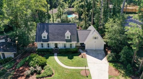 535 Bridgewater Dr, Atlanta GA  30328-2814 exterior