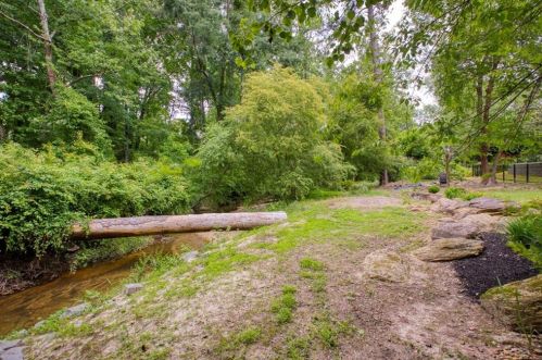 2527 Brookline Cir, Atlanta GA  30319-3690 exterior
