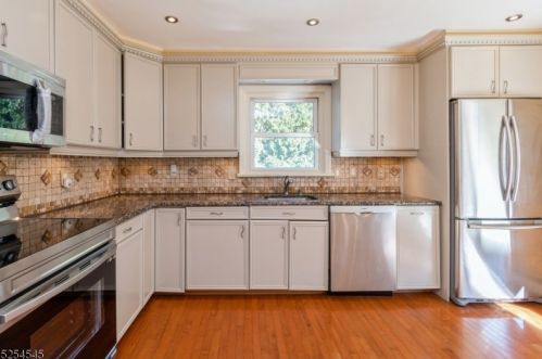 2 Green Tree Ln, Dover NJ  07801-4420 exterior