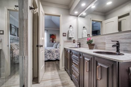 2433 Coachlight Ln, Conroe TX  exterior