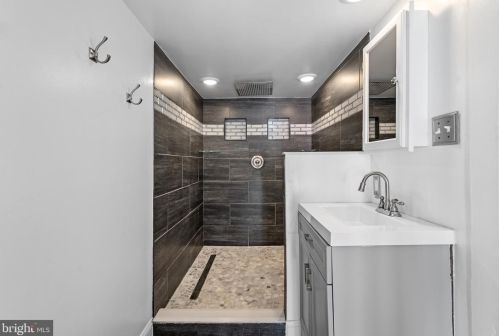 112 Lawrence St, Charles Town WV 25414-1514 exterior