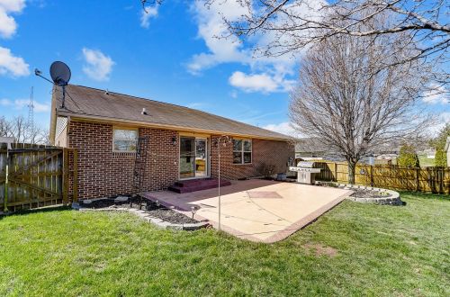 4052 Harris Ln, Springfield OH  45503-6458 exterior