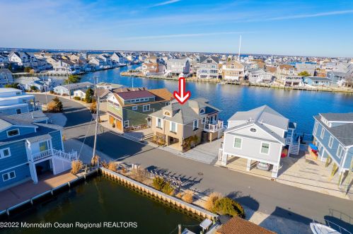 232 Bayview Dr, Lavallette, NJ 08735-1103