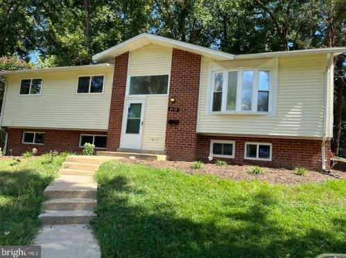 8634 Cromwell Dr, Springfield VA  22151-1209 exterior