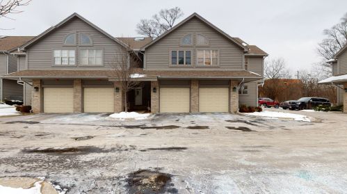 412 Clarendon Ct, Willowbrook, IL 60514-1689
