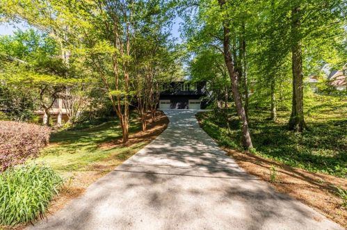 546 Allen Rd, Atlanta GA  30324-5136 exterior