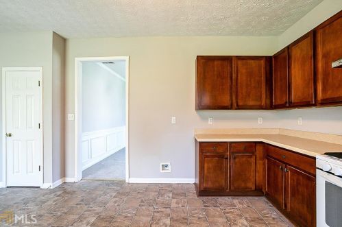 3069 Elmwood Rd, Atlanta GA  30349-8105 exterior