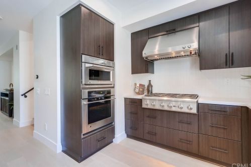 262 Rockefeller, Irvine CA  92612-8113 exterior
