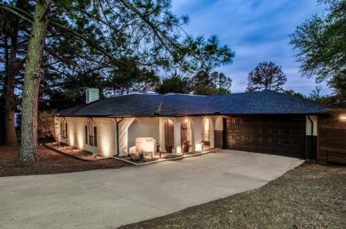 1604 Shadow Hill Dr, Fort Worth, TX 76112-3535