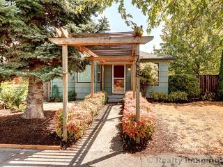 7008 Mobile Ave, Portland, OR 97217-5744