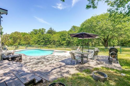 6356 Rendon Bloodworth, Fort Worth TX  76140-9456 exterior