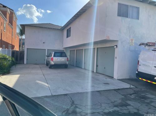 413 10th St, Huntington Beach, CA 92648-4535