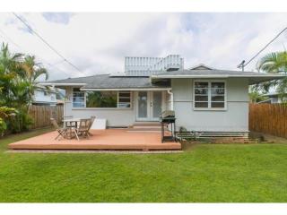 487 Kihapai St, Kailua, HI 96734-2427