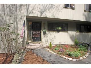 20 Fox Run, Woodbury, CT 06798-3214