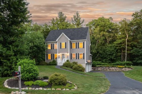 71 Frontier Dr, Pelham, NH 03076-3579