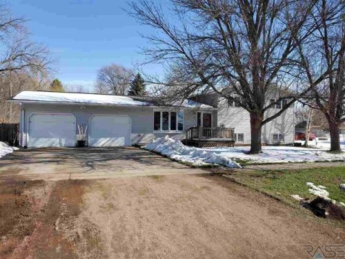 212 State St, Marion, SD 57043-2032