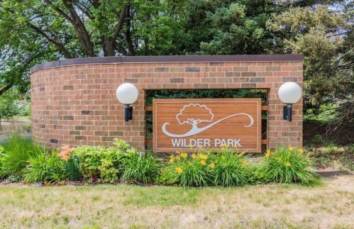 1181 Edgcumbe Rd, Saint Paul MN  55105-2831 exterior