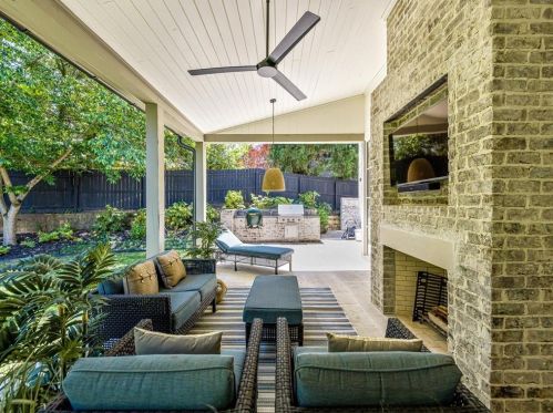 2303 Havenridge Dr, Atlanta GA  30305-4014 exterior