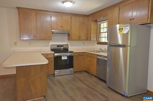 6 Darby Ln, Bybee, VA 22963-3043