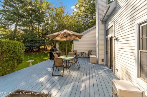 3 Old Orch Ln, Tinton Falls NJ 07712-2570 exterior