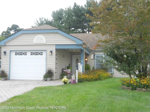 33 Maidstone Way, Lakehurst, NJ 08759-6809