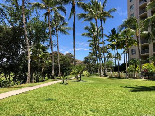 3054 Ala Poha Pl, Honolulu, HI 96818-1616