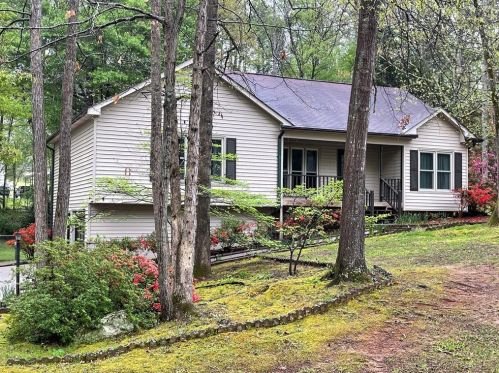 195 Lakeside Dr, Porterdale, GA 30016-7137