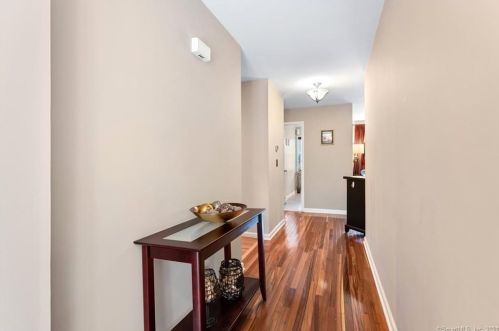 1103 Foxboro Dr, Norwalk, CT 06851-1151