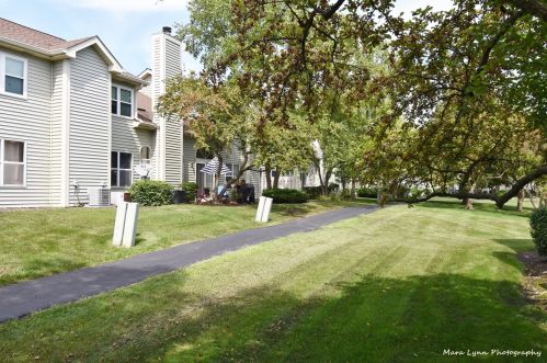 1304 Coldspring Rd, Carol Stream IL  60188-2989 exterior