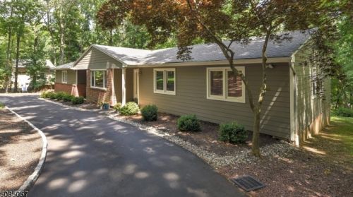 37 High Ridge Rd, Dover, NJ 07869-4570