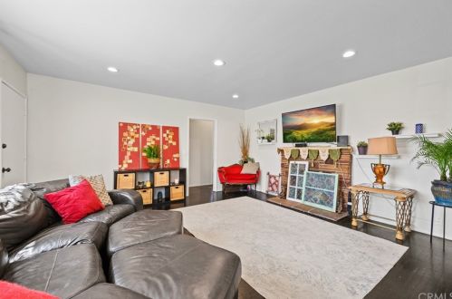 526 Buttonwood St, Anaheim CA  92805-2225 exterior