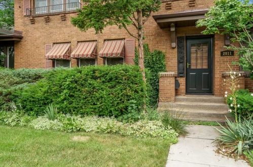 2011 Oxford St, Rockford, IL 61103-4832