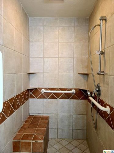 128 Gardenridge Dr, Seguin TX exterior