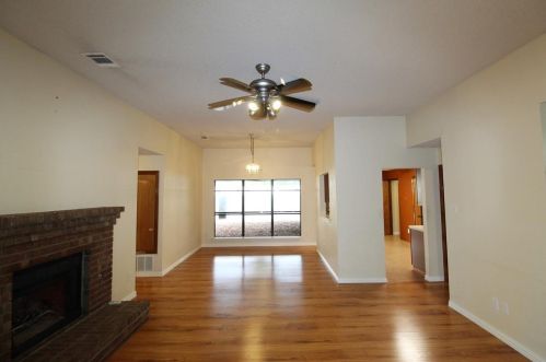 2109 Woodglen Dr, Garland, TX 75040-1112