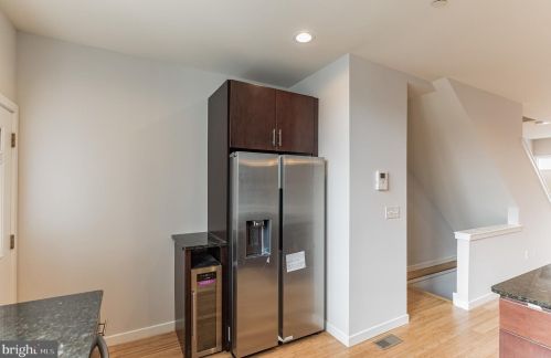 2033 4 St, Philadelphia PA 19122-1509 exterior