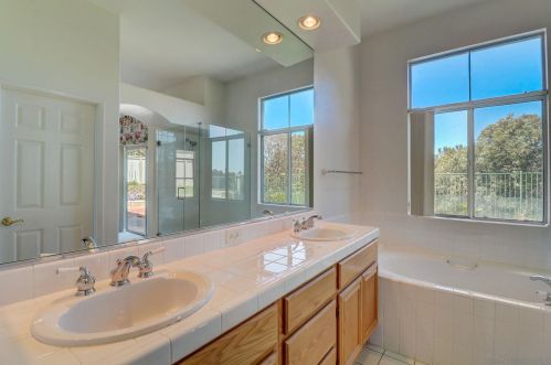 941 Paseo La Cresta, Chula Vista CA  91910-6729 exterior