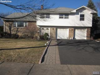 5 Aspen Ct, Paramus NJ  07652-3301 exterior