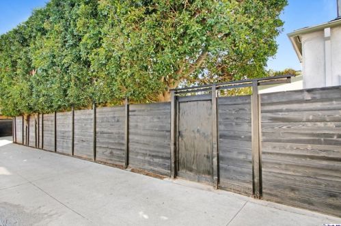 230 Winchester Ave, Glendale CA  91201-1219 exterior