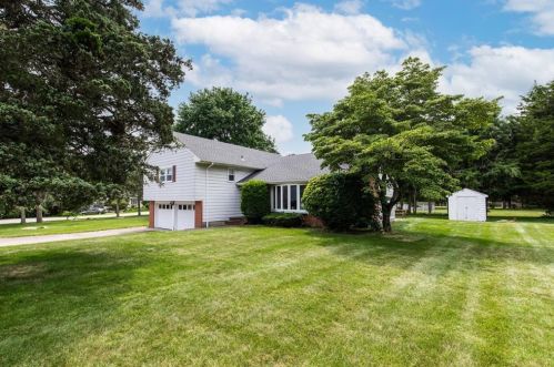 28 Cedar Crest Dr, Westerly, RI 02891-3310